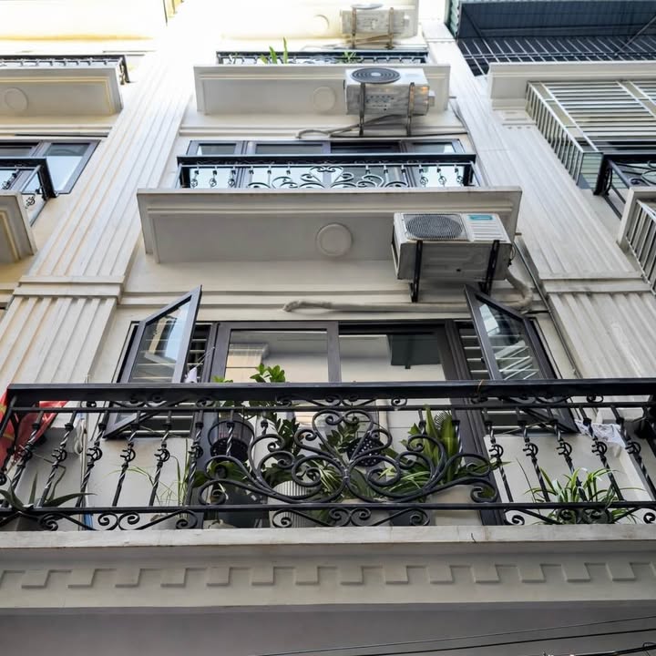 Nhà phố Xuân La 30m² giá 6 tỷ - Full nội thất, sẵn sàng vào ở ngay!