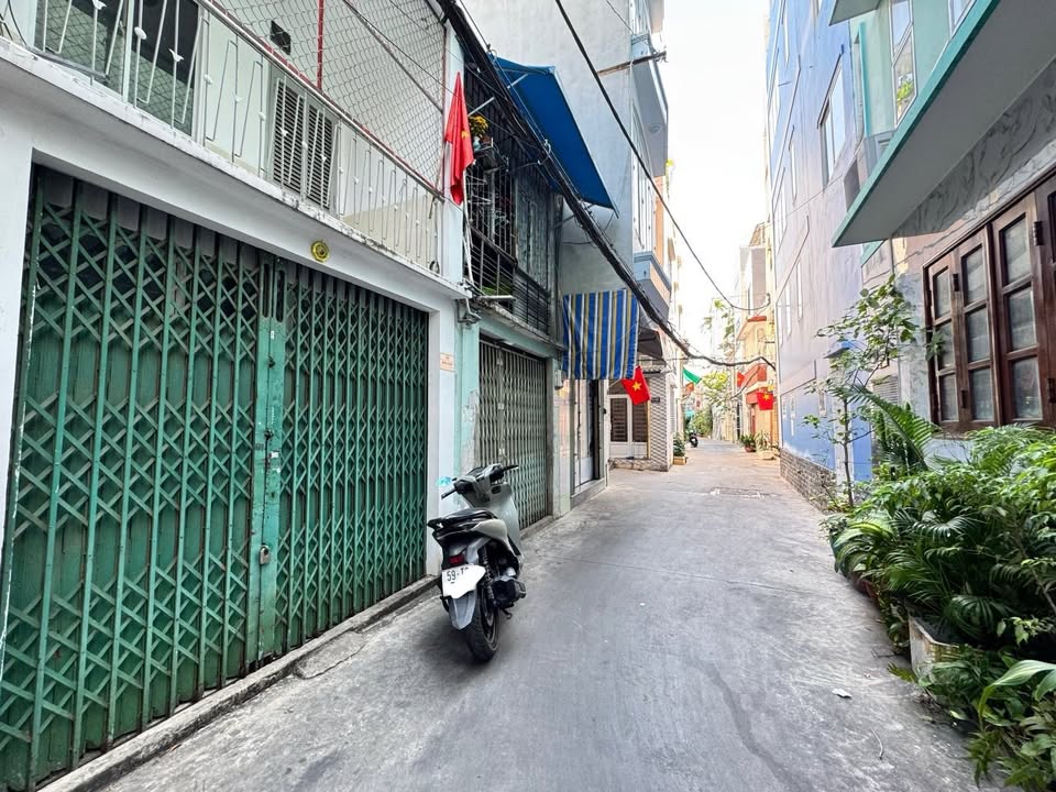 Nhà riêng Phường 11, Quận Phú Nhuận 41m² giá 6 tỷ - Hẻm xe hơi thông thoáng!