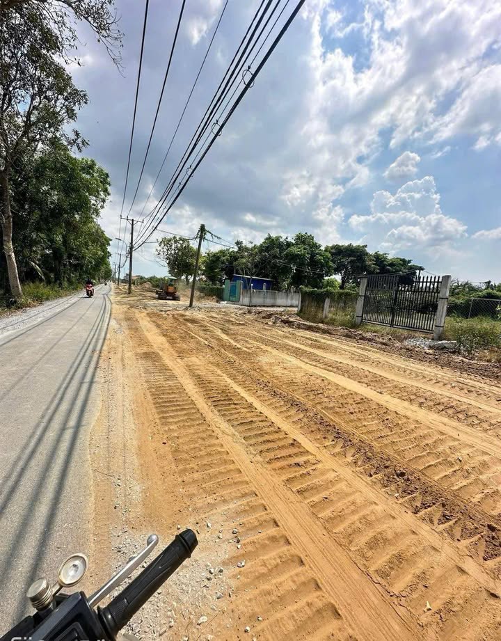 Kho xưởng 2000m² mặt tiền đường Bà Tỵ, Bình Chánh - Giá 40 tỷ, đầu tư sinh lời!