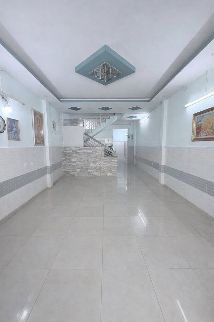 Nhà 2 tầng 50m² hẻm xe hơi 8m Đường Tên Lửa giá 4 tỷ - Sổ hồng chính chủ!