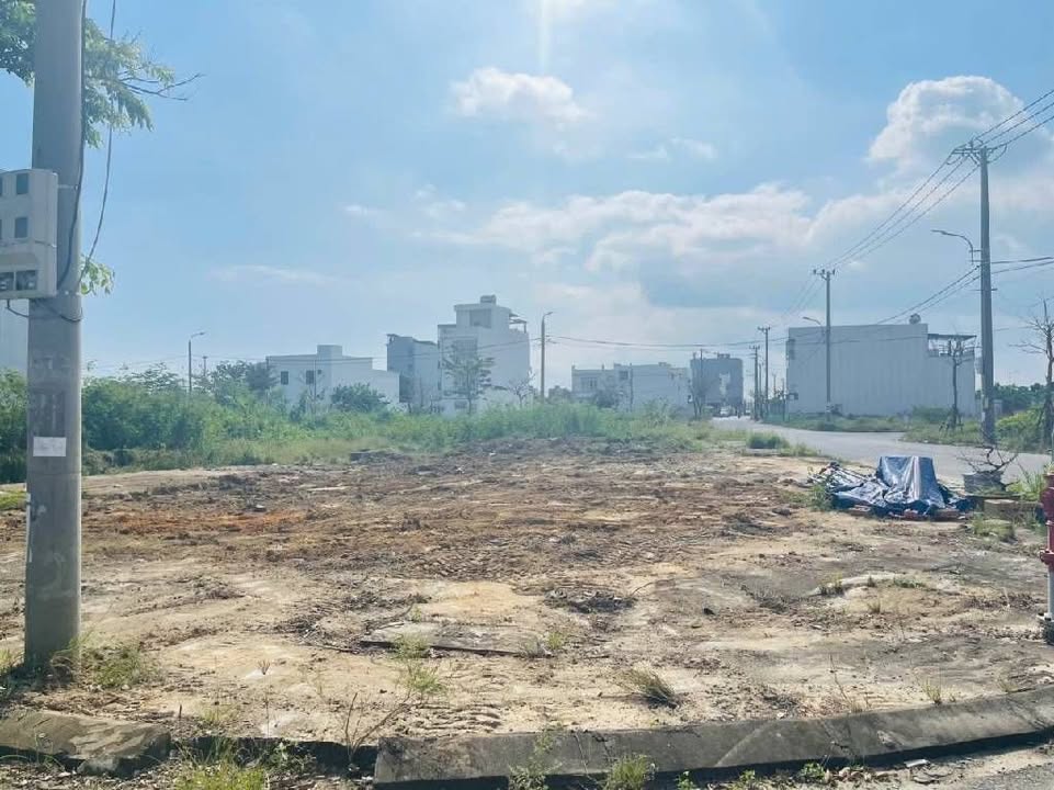 Đất nền lô góc 2 mặt tiền Hòa Xuân, Đà Nẵng 243m² giá chỉ 16 tỷ - Đầu tư sinh lời cao!