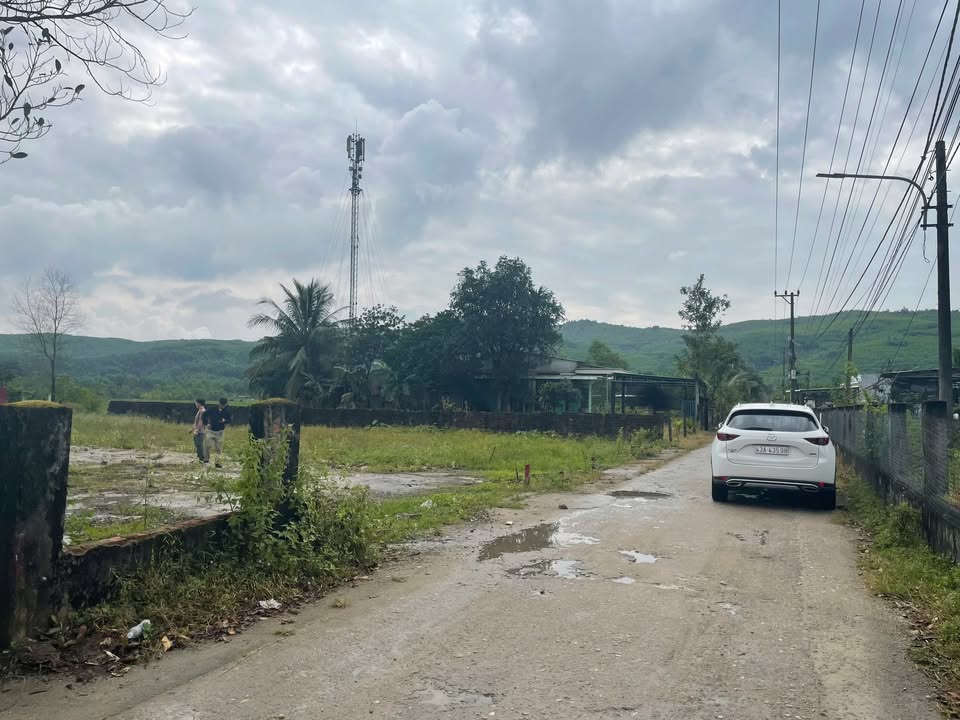 Đất nền 350m² Hòa Tiến - Đường trục chính liên thôn - Giá 1,xxx tỷ hấp dẫn!