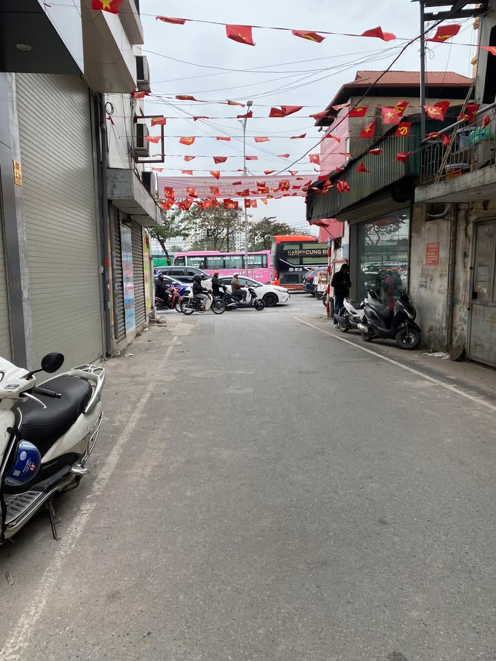 Nhà riêng Giải Phóng Hoàng Mai 30m² giá 8.89 tỷ - Thiết kế hiện đại, ô tô đỗ cửa!