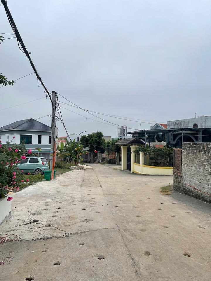 Đất nền Quang Trung Uông Bí 93m² giá 1.2 tỷ - Vị trí đắc địa gần trường học!