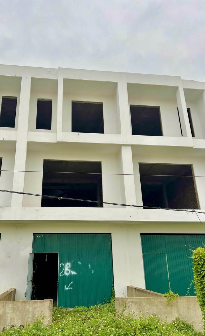 Nhà mặt tiền Đại Lộ Nam Sông Mã 100m² giá thương lượng - Thiết kế 4 tầng hiện đại!