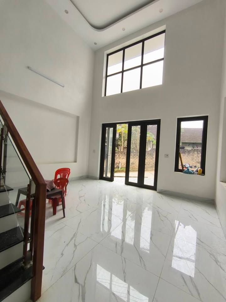 Nhà 2 tầng đường Yên Ninh, phường Minh Tân, Yên Bái 93m² giá 1.9 tỷ - Đường rộng ô tô đỗ cửa!