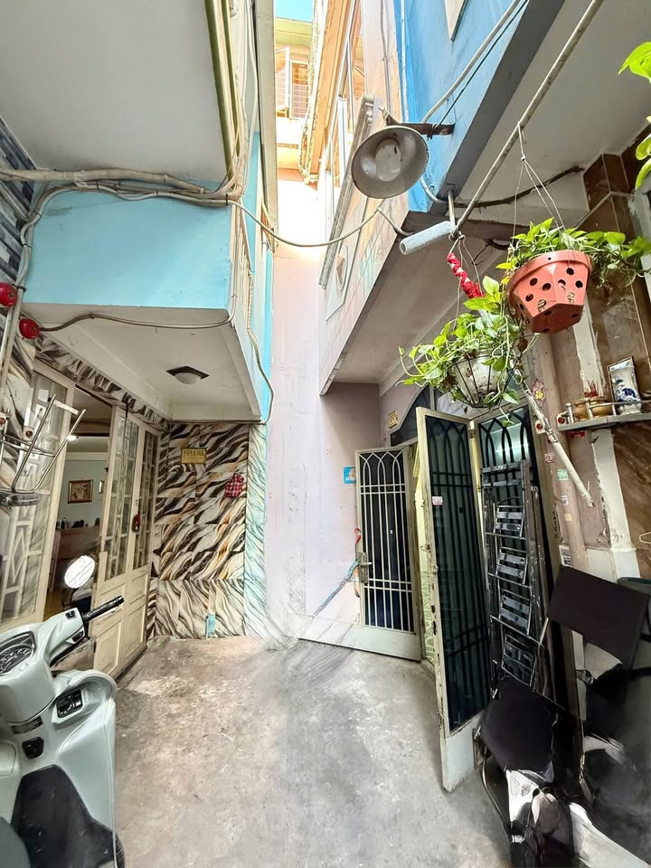 Nhà bán chính chủ quận 8, 3.780 tỷ - Khu vực sầm uất, gần chợ và trường học!