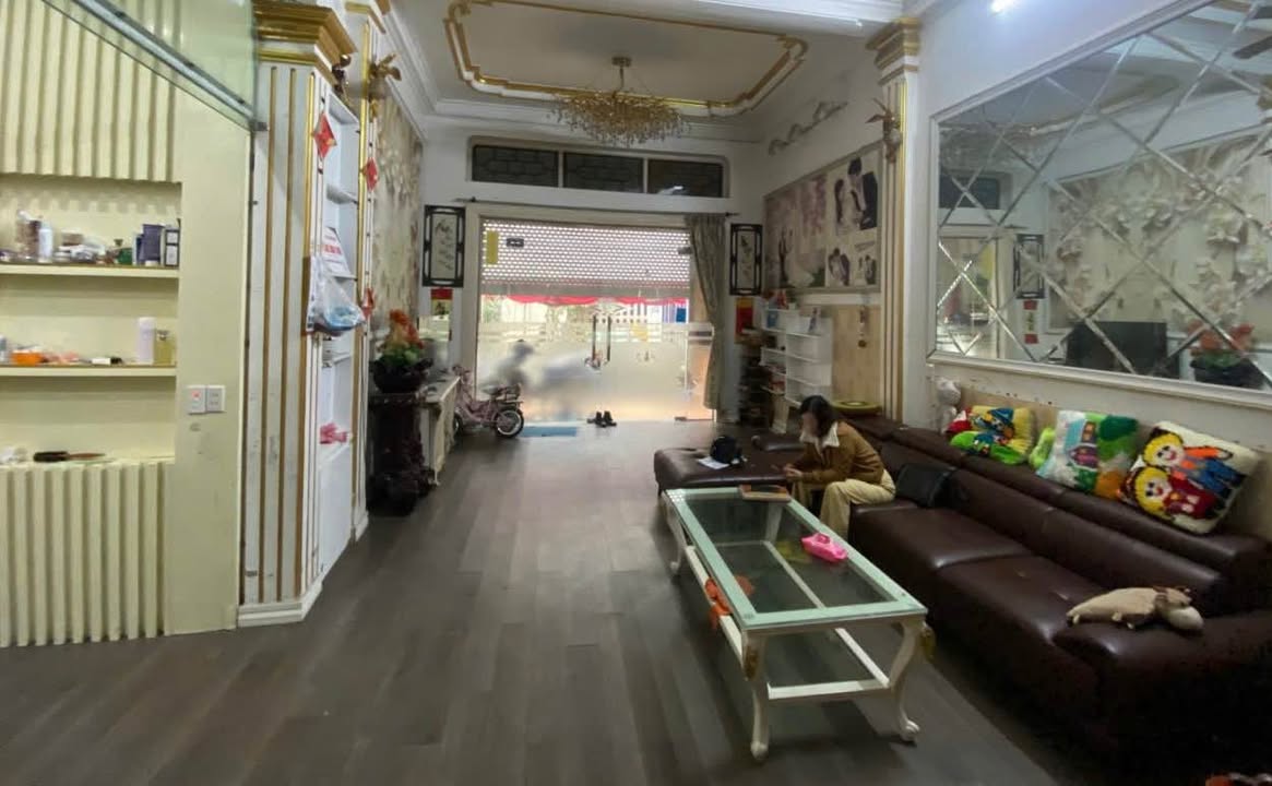 Nhà 3 tầng Phường Trường Thi 72m² giá 5 tỷ - Vị trí trung tâm thuận lợi!