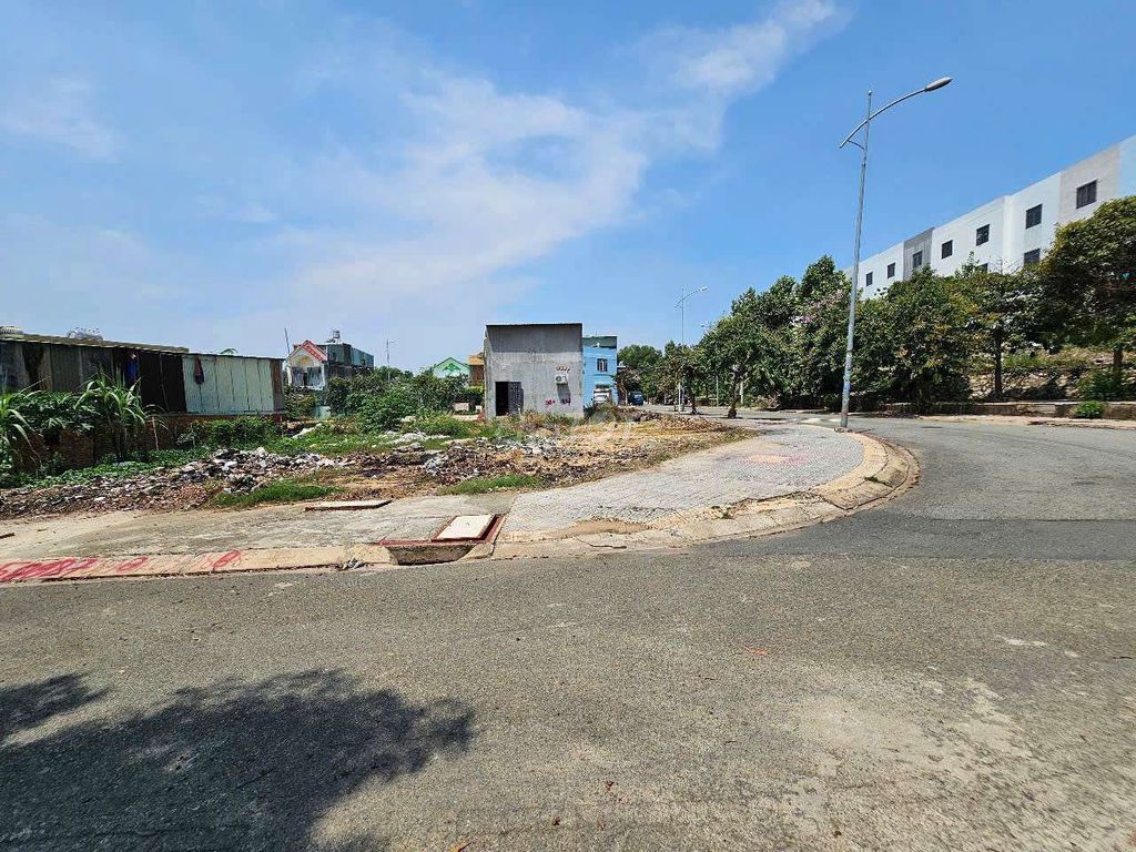 Đất 2 mặt tiền KDC Hố Lang, phường Tân Bình, TP Dĩ An 86.5m² giá 3.5 tỷ - Đầu tư sinh lời!