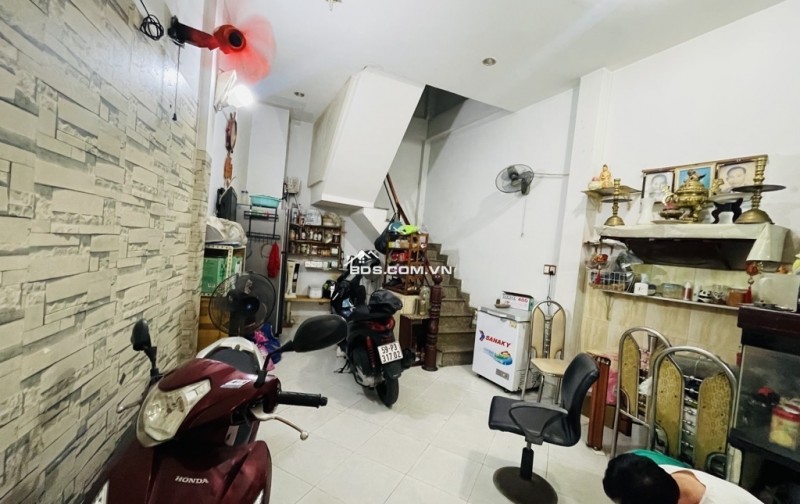 Nhà phố Tân Bình 30m² giá 5.8 tỷ - Vị trí đẹp, sổ hồng chính chủ!