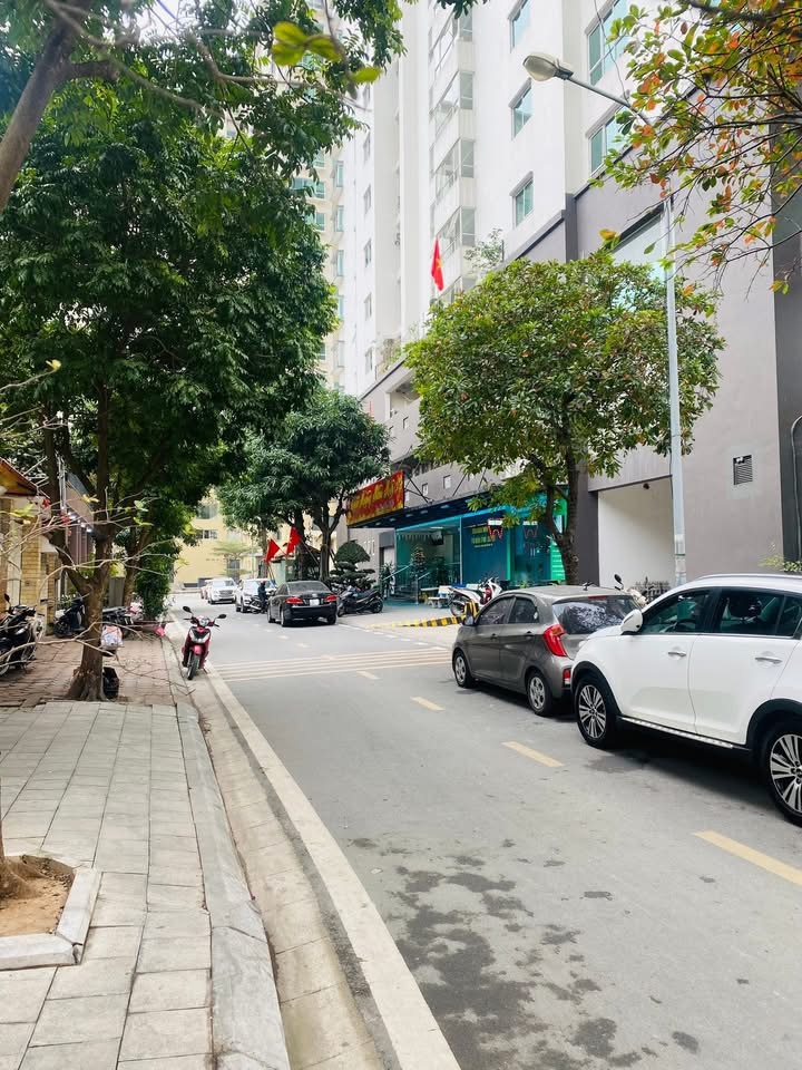 Biệt thự KĐT Dịch Vọng Cầu Giấy 307m² giá 95 tỷ - Kinh doanh đỉnh cao!