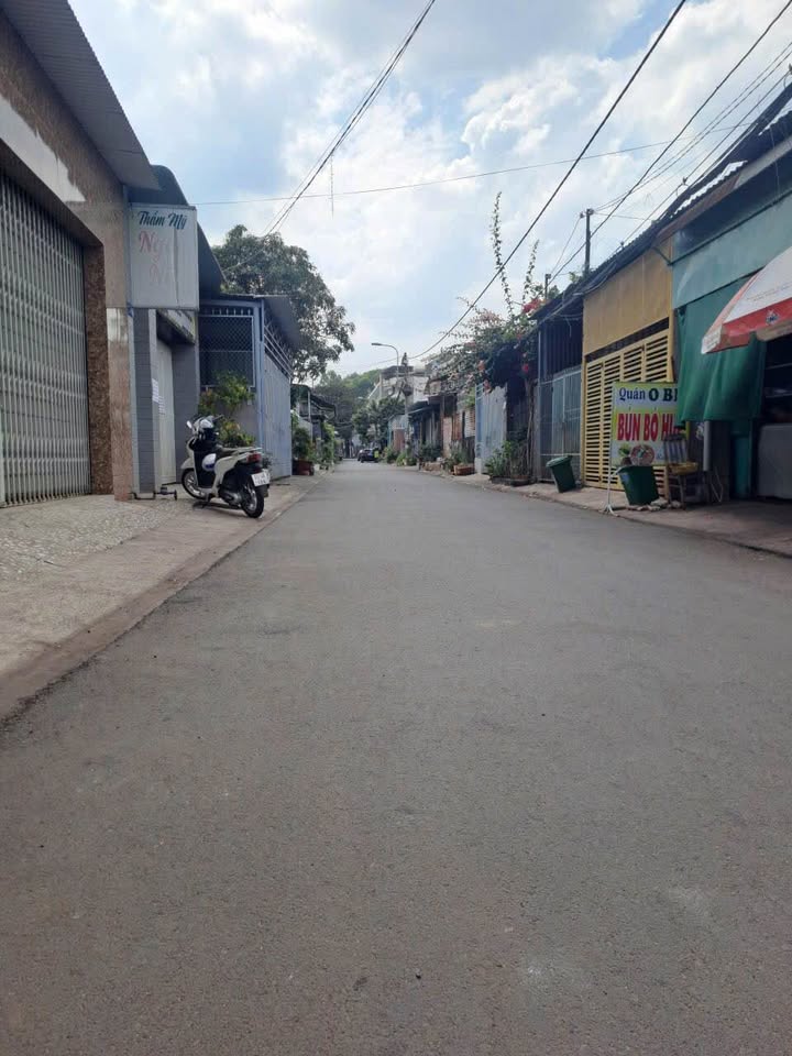 Nhà cấp 4 tại Long Khánh, 277m² giá 6 tỷ - Gần Tượng Đài Long Khánh!