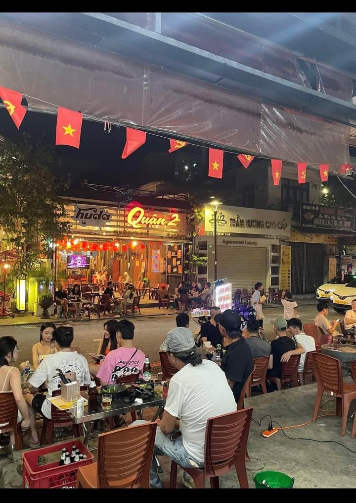 Quán nhậu phố Tây 193m² giá 130 triệu - Sang gấp, vào bán ngay!