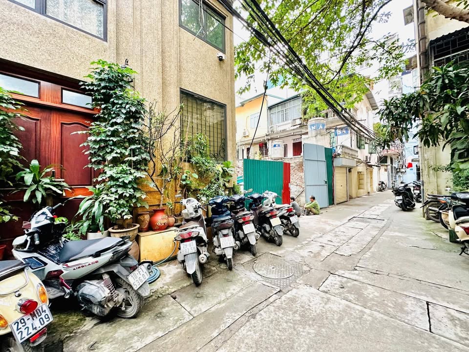 Nhà phố Thanh Nhàn 52m² giá 20.5 tỷ - Gara ô tô và thang máy tiện lợi!