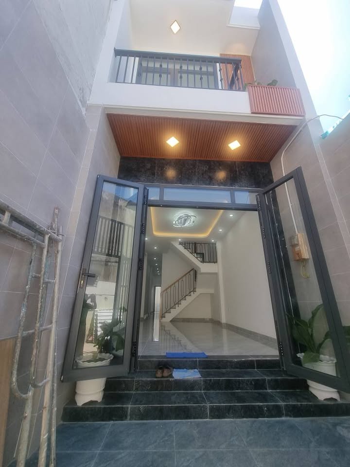 Nhà riêng Hóc Môn 70m² giá 4.3 tỷ - Sổ hồng riêng, tiện nghi đầy đủ!