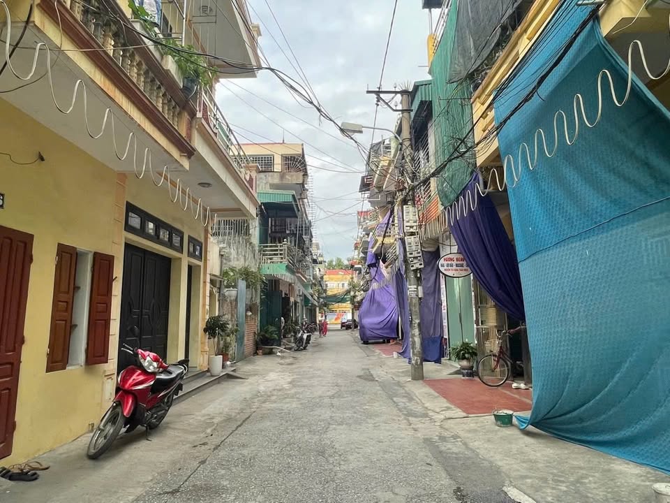 Nhà phố C2 Đinh Tiên Hoàng, Ninh Bình 60.3m² - Vị trí trung tâm, an ninh tốt!