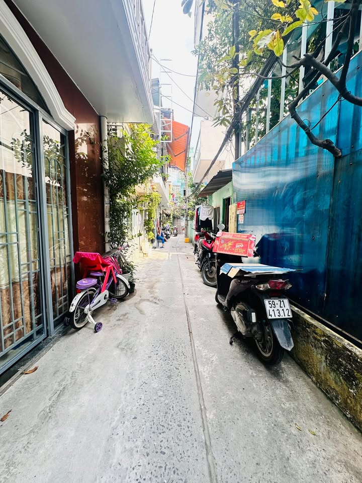 Nhà phố Nguyễn Trãi Quận 1 49.8m² giá 6 tỷ - Đất tặng nhà 2 tầng ngay trung tâm!