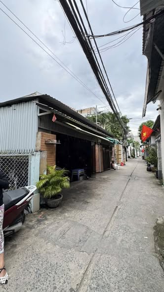 Nhà cấp 4 hẻm ô tô tại Quận 7, 196m² giá 11 tỷ - Tiềm năng đầu tư lớn!