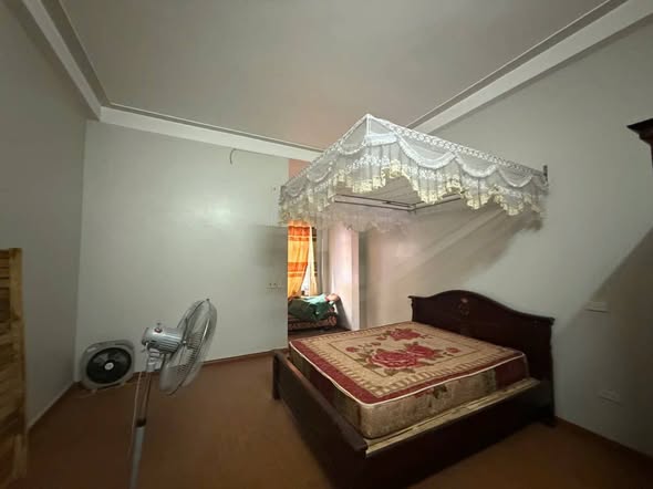 Nhà 3 tầng Phường Phan Đình Phùng 79m² giá 4 tỷ - Vị trí cao ráo, ô tô tránh nhau!