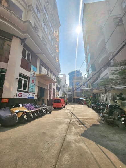 Nhà phố Nguyễn Bỉnh Khiêm Quận 1 65m² giá 25,5 tỷ - Cơ hội hiếm có!