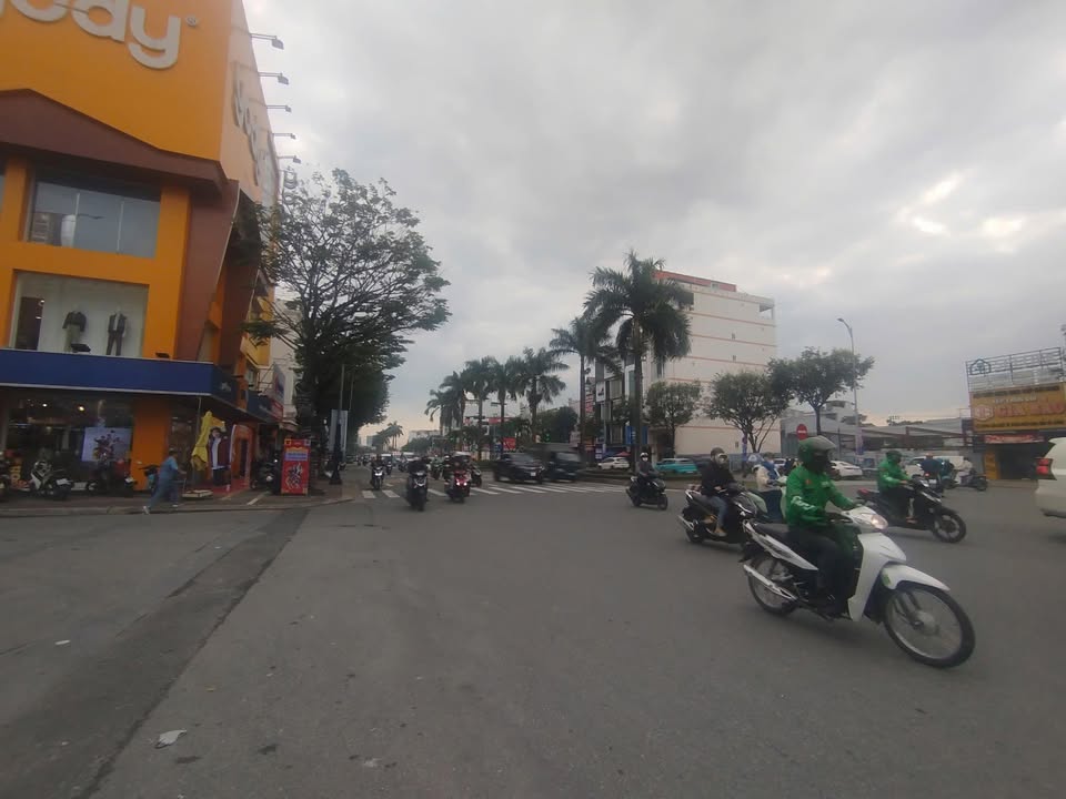 Bán gấp FrontHouse 5 tầng Đường Điện Biên Phủ 98m² giá 12.2 tỷ - Cạnh Co.op Mart