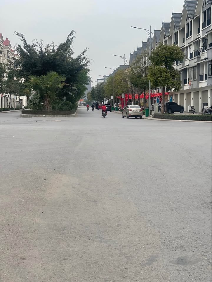 Nhà mới Kim Chung 30m² giá 4.8 tỷ - Thiết kế hiện đại, nội thất cao cấp!