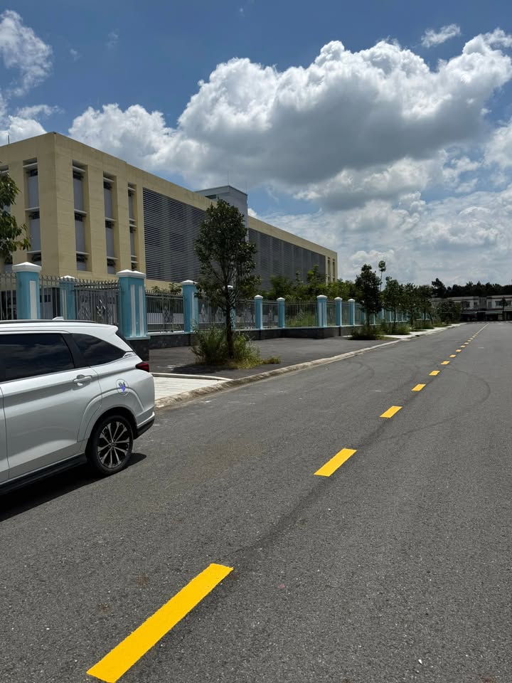 Đất nền 300m² tại xã Tân Hưng, huyện Bàu Bàng - Sổ hồng riêng, giá chỉ 3 tỷ!