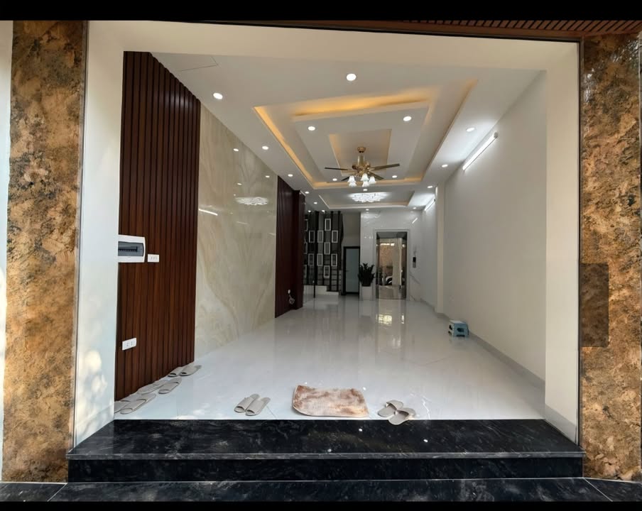 Nhà 5 tầng đường Nguyễn Chính, quận Hoàng Mai 38m² giá 10.3 tỷ - Đầu tư sinh lời ngay!