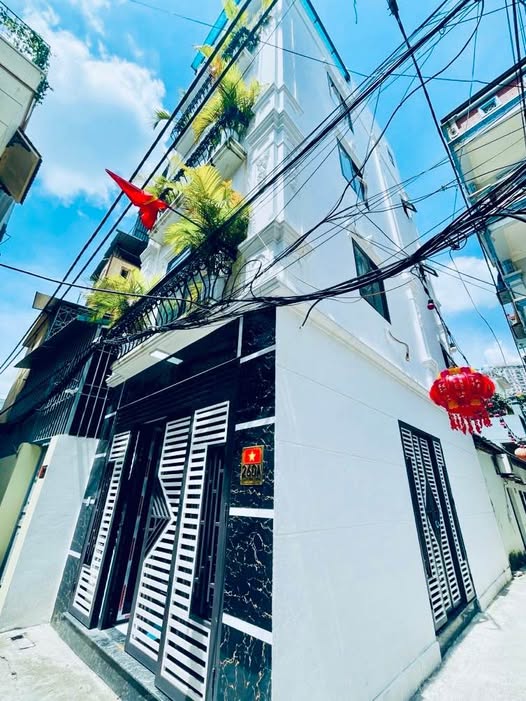 Nhà 5 tầng đường Hoàng Quốc Việt 36m² giá 7 tỷ - Chủ cần bán gấp!