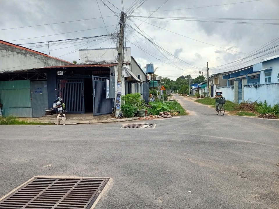 Nhà đất 2 mặt tiền đường nhựa, Phường Long Hoa, 64m² giá 1.472 tỷ - Kinh doanh thuận lợi!