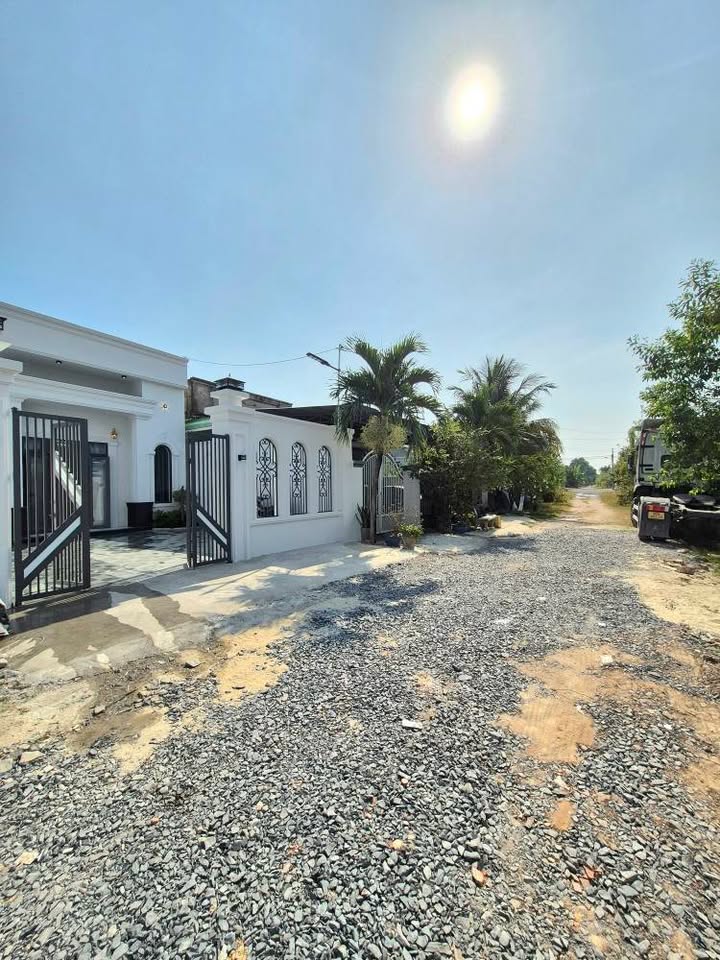 Nhà sân vườn Phường Long Hoa, Tây Ninh 189m² giá 1.89 tỷ - Không gian sống lý tưởng!