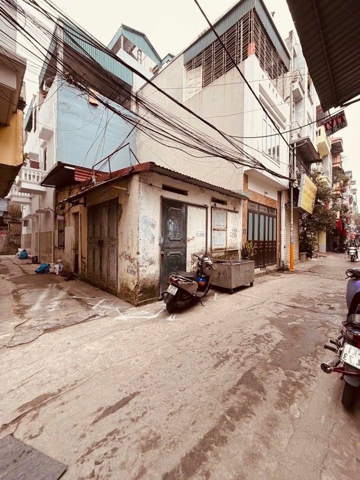 Đất nền lô góc tại Phường Việt Hưng, Quận Long Biên, 30m² - Ô tô vào tận nơi!