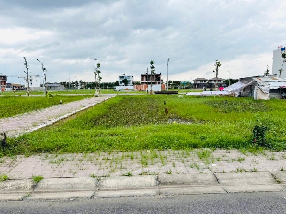 Đất nền liền kề Khu Nam Long 2 Central Lake 90m² giá 3.3 tỷ - Sổ hồng chính chủ!