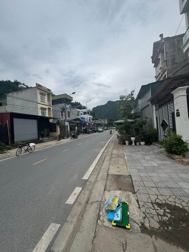 Kho hàng mặt đường Phùng Hưng mới 180m² giá thỏa thuận - Tiềm năng kinh doanh lớn!