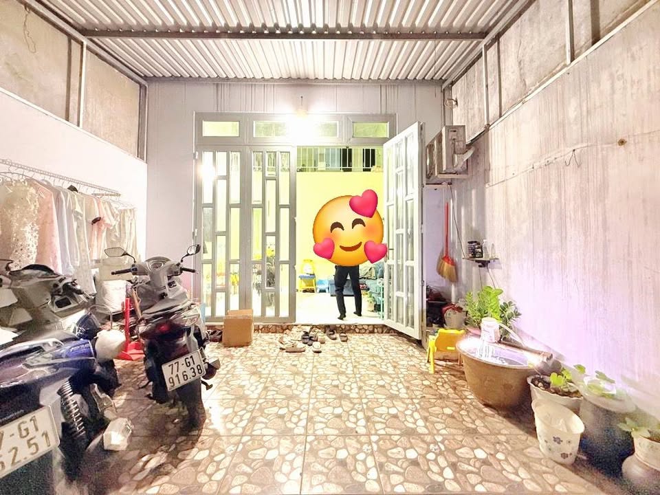 Nhà phố Tân Thới Hiệp Quận 12 63m² giá 3.35 tỷ - Sổ hồng riêng hoàn công đầy đủ!