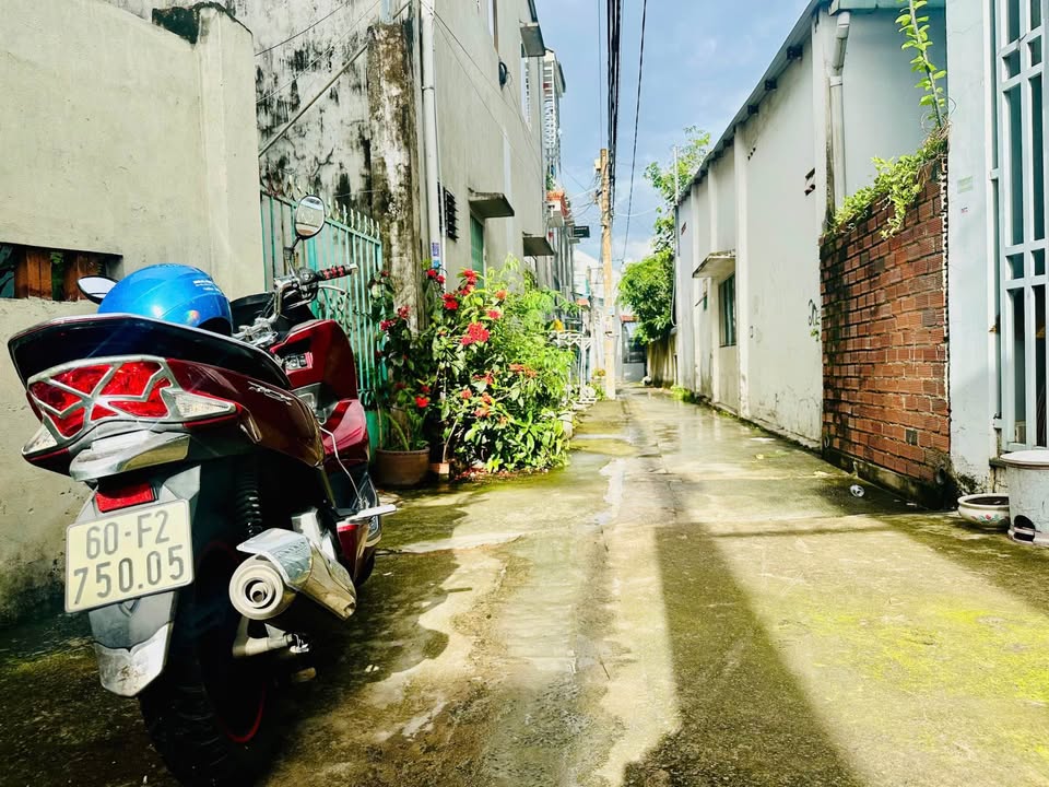 Nhà phố Trấn Biên 70m² giá 2.2 tỷ - Sổ đỏ chính chủ, tiện ích đầy đủ!