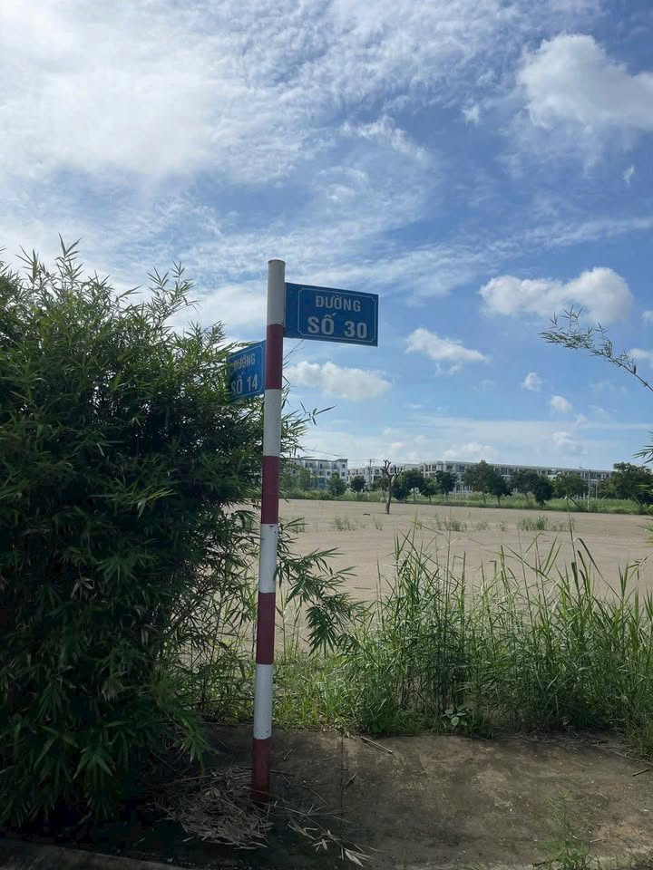 Đất nền góc 2 mặt tiền tại Saigon Village Long Hậu 120m² giá 3.5 tỷ - Pháp lý rõ ràng