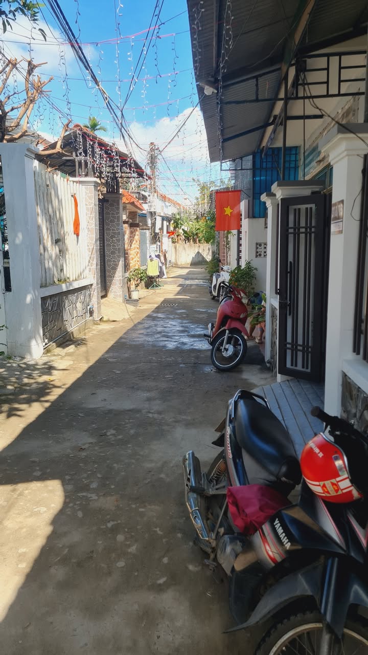 Nhà phố Mê Lửng Đường Ô Tô, 92m² giá 1.86 tỷ - Đầy đủ nội thất ngay ở!