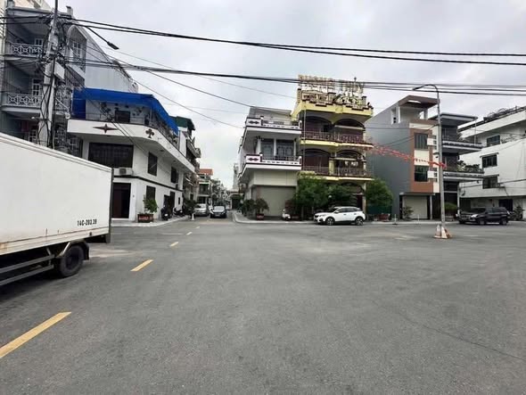 Nhà 3 tầng Phường Hồng Gai 56m² giá 5 tỷ - Căn góc thoáng mát, tiện ích đầy đủ!