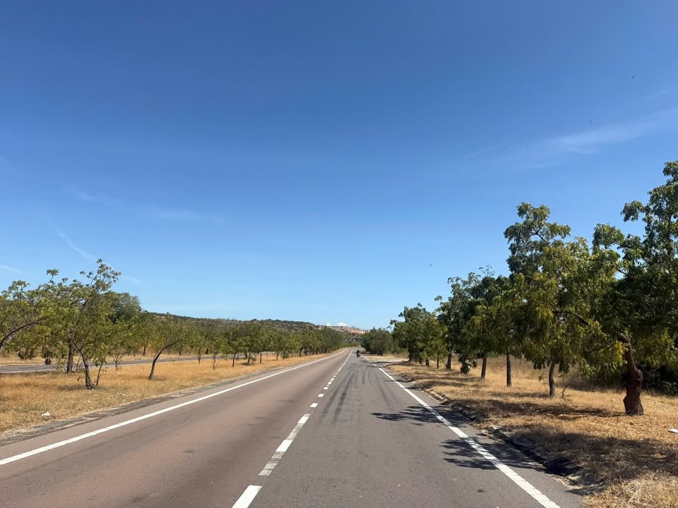 Đất mặt tiền đường đôi Hòa Phú - Hòa Thắng 1050m² giá 1 tỷ - Cơ hội đầu tư hấp dẫn!