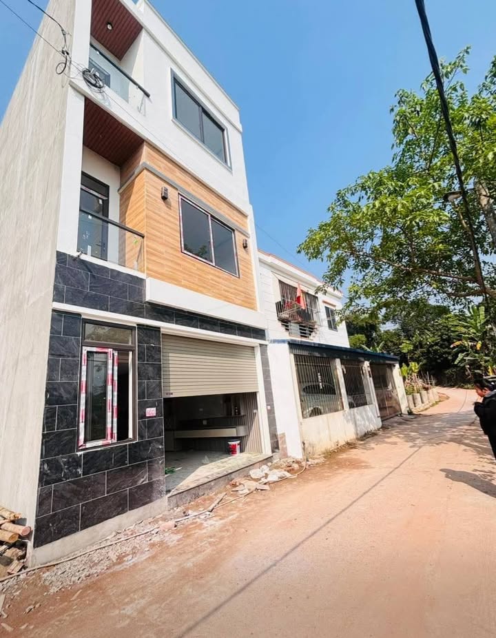 Nhà 3 tầng Phường Thịnh Đán 150m² - Thiết kế thoáng mát, giá thỏa thuận!