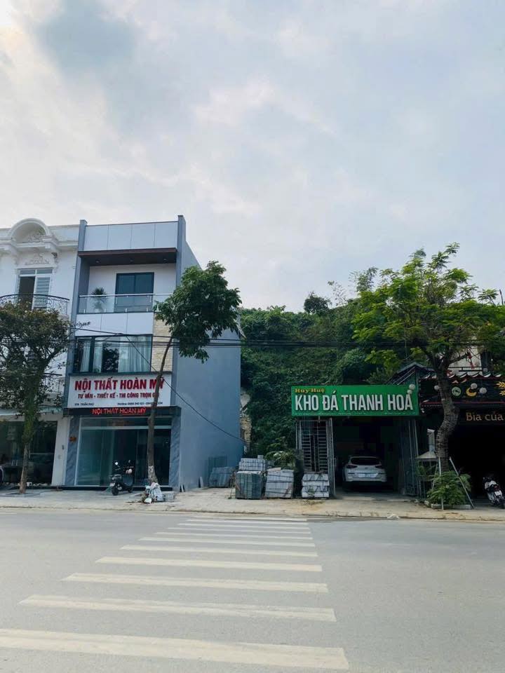 Đất nền Trần Phú Lào Cai 200m² giá 8.2 tỷ - Vị trí kinh doanh sầm uất!