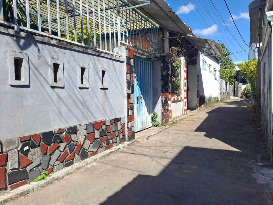 Đất hẻm Trần Cao Vân, Kon Tum 99m² giá 700 triệu - Cơ hội đầu tư hấp dẫn!