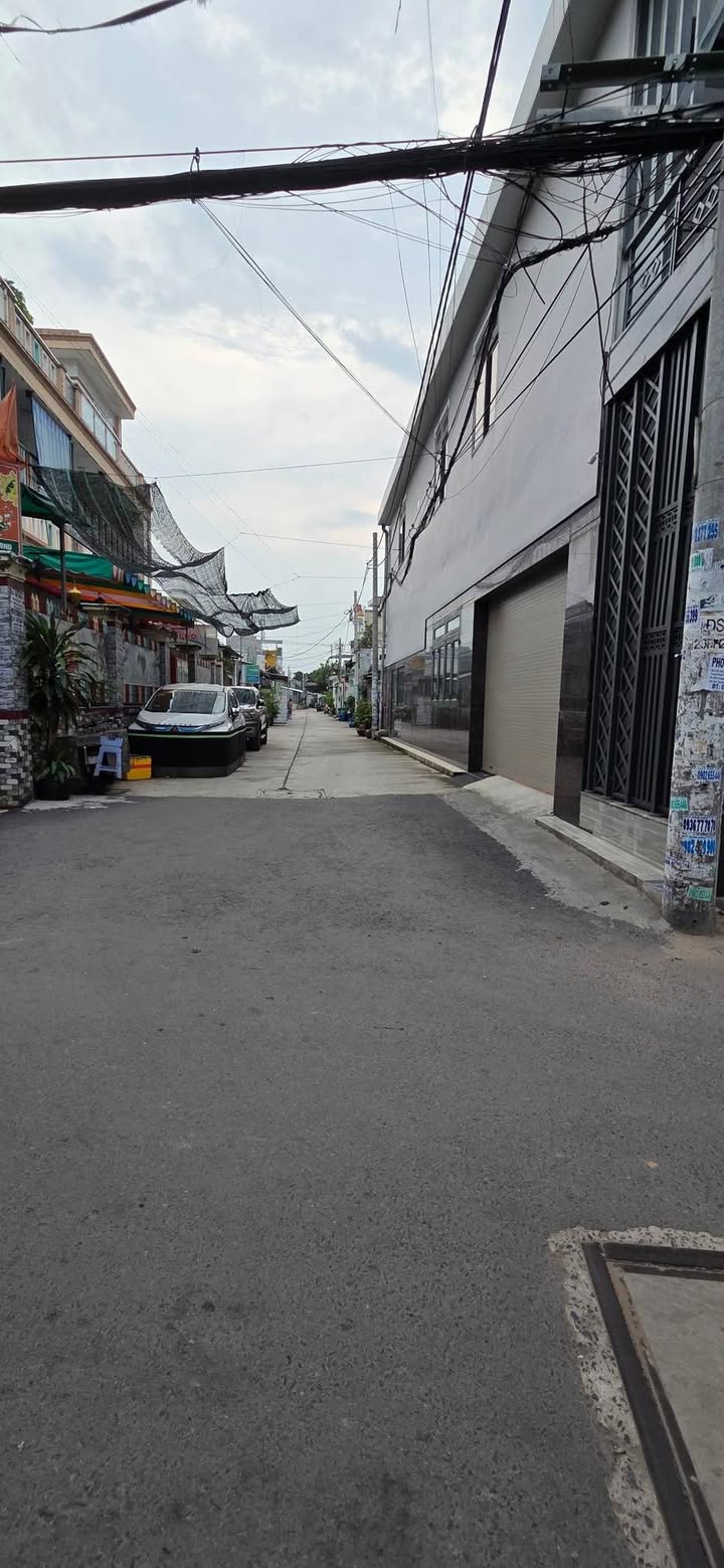 Nhà riêng hẻm xe tải tại Aeon Tân Phú 190m² giá 8.3 tỷ - Đầu tư sinh lời!