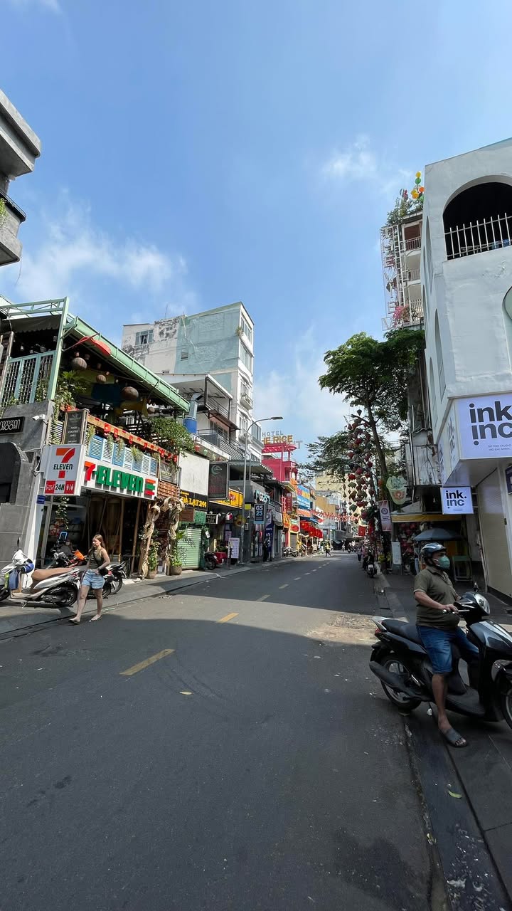 Nhà đẹp 2 tầng Quận 10, 103.7m² giá 17 tỷ - Bán nhanh trước Tết!