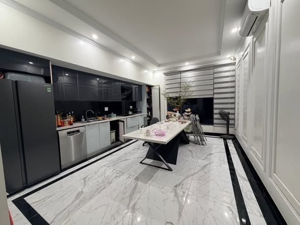 Nhà mặt đường Khu Kênh Dương, Hải Phòng 105m² giá 12 tỷ - Đầy đủ tiện nghi sang trọng!