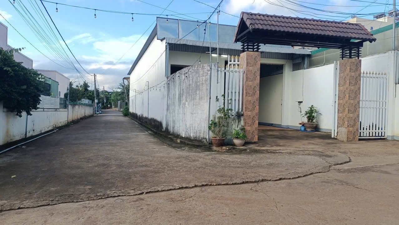 Đất nền Đức Trọng 250m² giá 5.9 tỷ - Tặng nhà kho, kinh doanh thuận lợi!