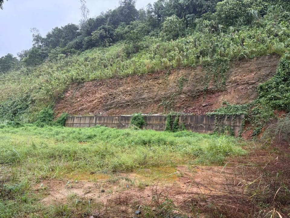 Đất nền đường B4A, Lào Cai 200m² giá 3,6 tỷ - Phù hợp xây biệt thự hoặc kho xưởng!