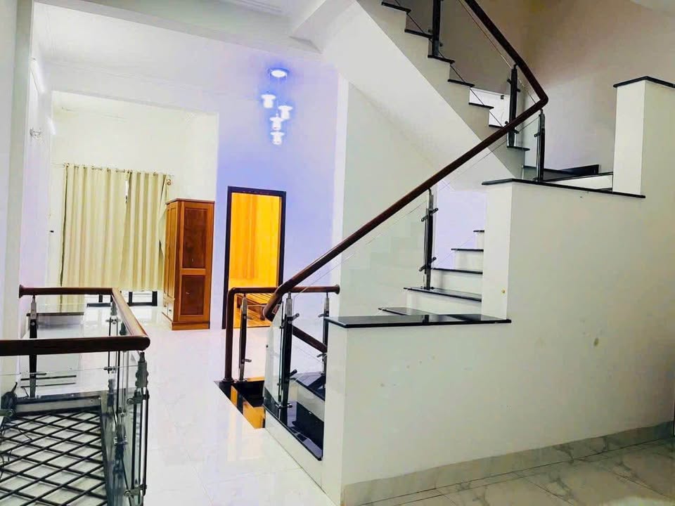 Nhà mặt tiền Đường Hàng Dừa, Bảo Lộc 120m² giá 10.7 tỷ - Đầu tư sinh lời ngay!