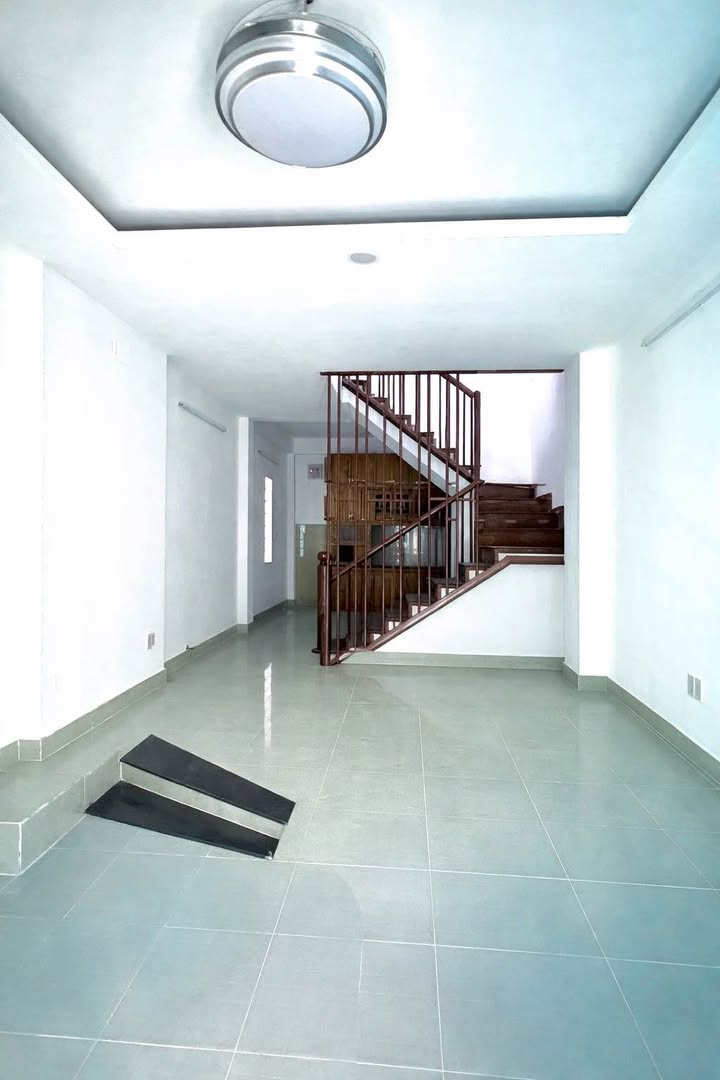 Nhà đẹp 2 lầu sân thượng Phạm Thế Hiển, Quận 8 - 4.58 tỷ, sổ hồng chính chủ